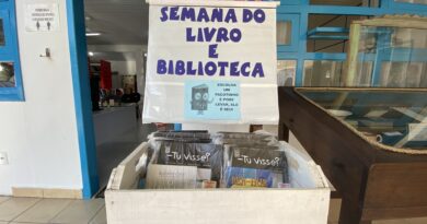 Biblioteca Cruz e Sousa distribui mimos literários para os leitores na Semana do livro e Biblioteca.