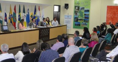 Felipe Freitas Mello reunido com as autoridades dos municípios que compõem a AMFRI