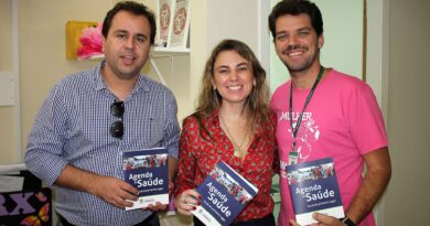 Prefeita Ana Paula da Silva, Secretário de Saúde Paulo Henrique Müller e o enfermeiro Joycicleo Franco