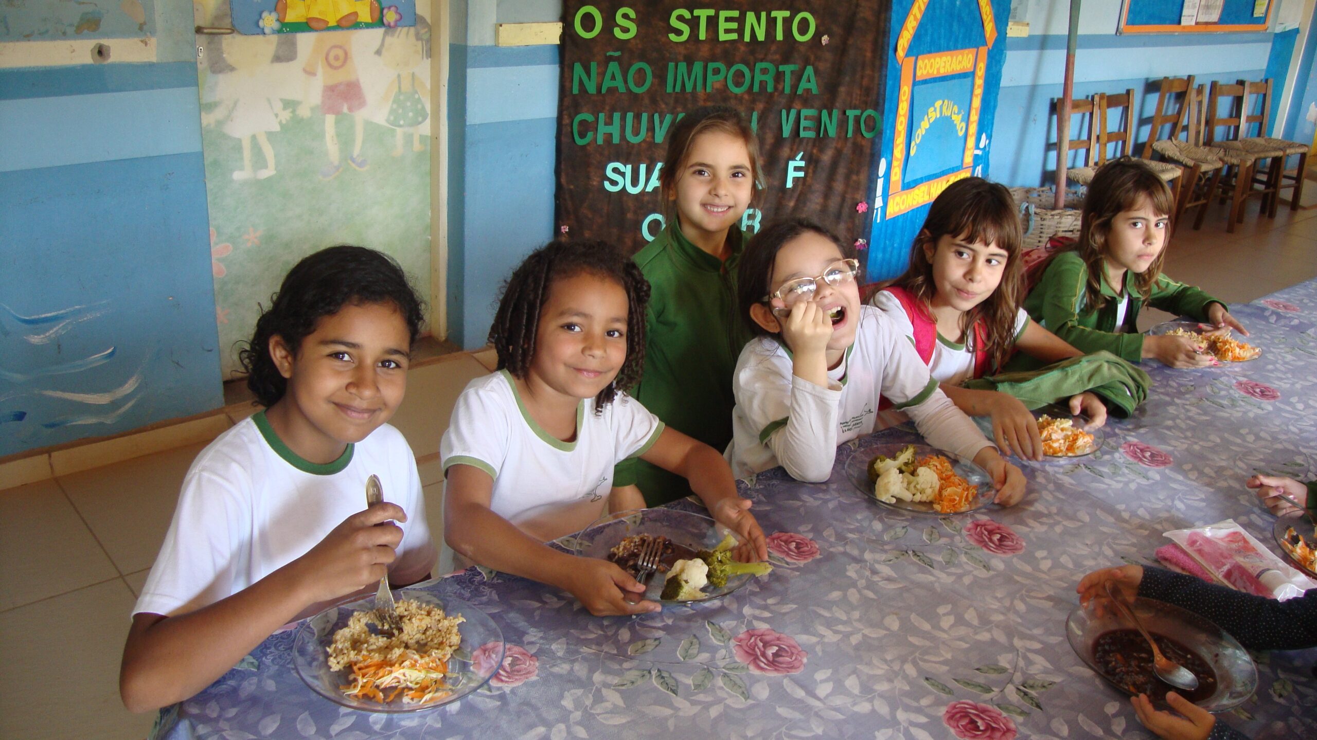 Alimentação escolar desenvolve hábitos e práticas saudáveis.