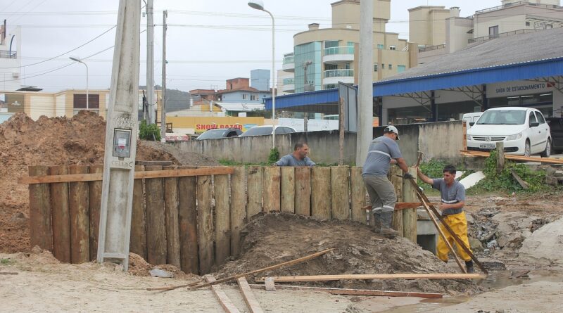 OBRA DO CALÇADÃO DE BOMBAS EM RITMO ACELERADO