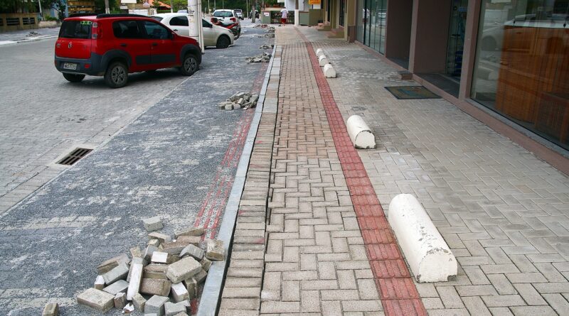 Calçadas da avenida conforme as normas da ABNT