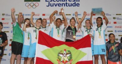 Equipe campeã de Futsal Feminino dos Jogos Escolares da Juventude