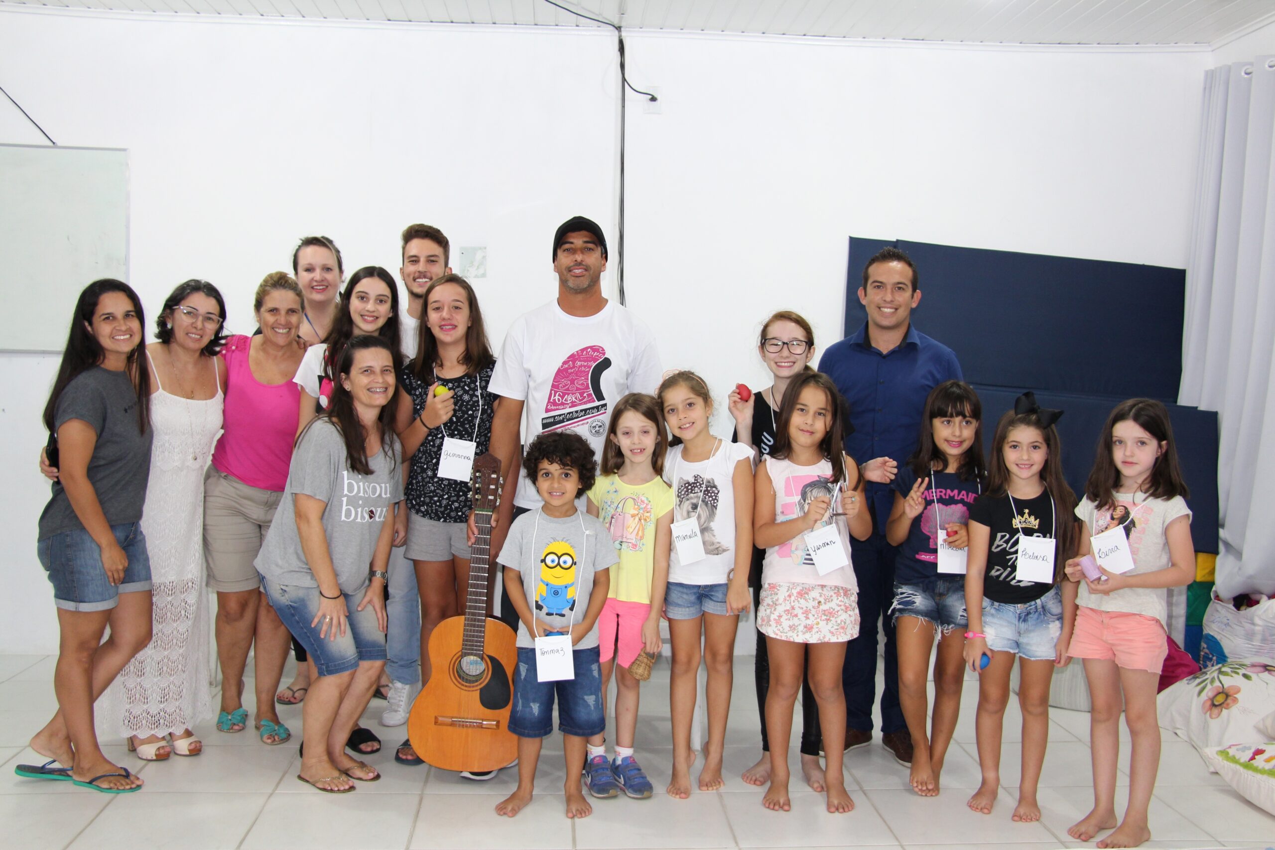 Pijama Literário reúne 10 crianças na Casa de Cultura Piana do Crivo.