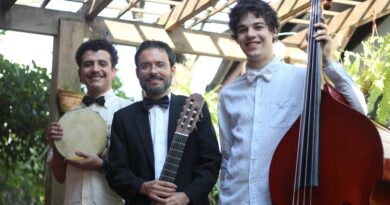Alfredo Coelho e Grupo interpretam peças de Mestres da música renomados, como Villa Lobos, Pixinguinha, Ernesto Nazareth e Zequinha de Abreu.