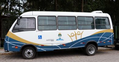 Micro-ônibus é acessível e tem capacidade para 24 lugares