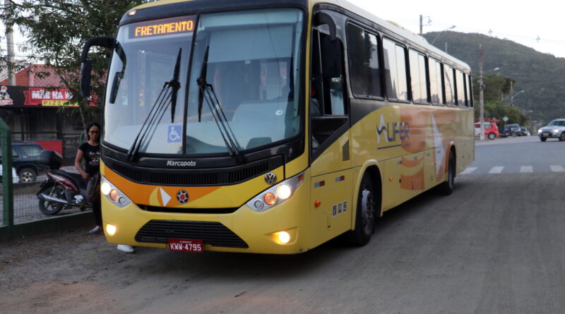 BOMBINHAS LANÇA NOVO EDITAL DE TRANSPORTE UNIVERSITÁRIO