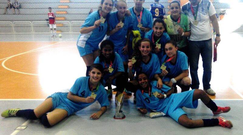 Equipe de Futsal feminino da EEB Prefeito Leopoldo José Guerreiro é campeã dos Jogos Escolares de Santa Catarina, fase regional.