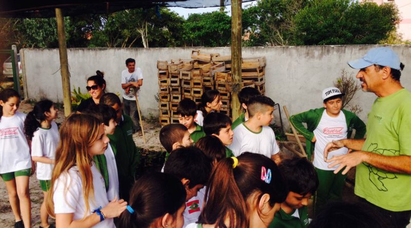 Atividade no Horto Florestal de Bombinhas promove o interesse pela sustentabilidade nos alunos da rede municipal.