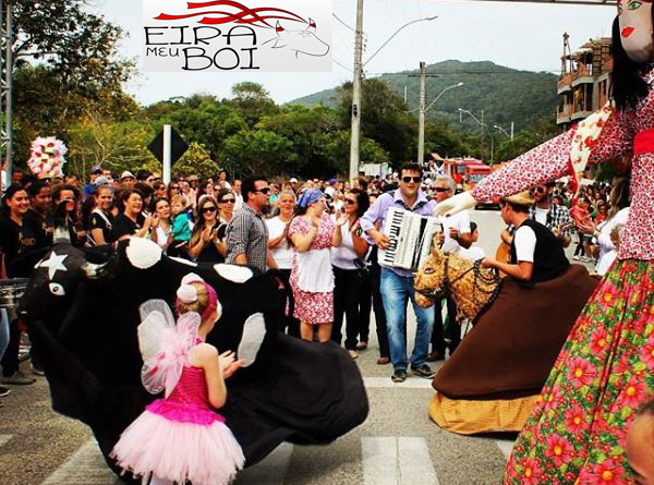 O Boi de Mamão da Fundação Municipal de Cultura, “Eira Meu Boi”, esteve em apresentação especial na Feira da Freguesia, em São José, no último domingo, dia 12 de outubro.