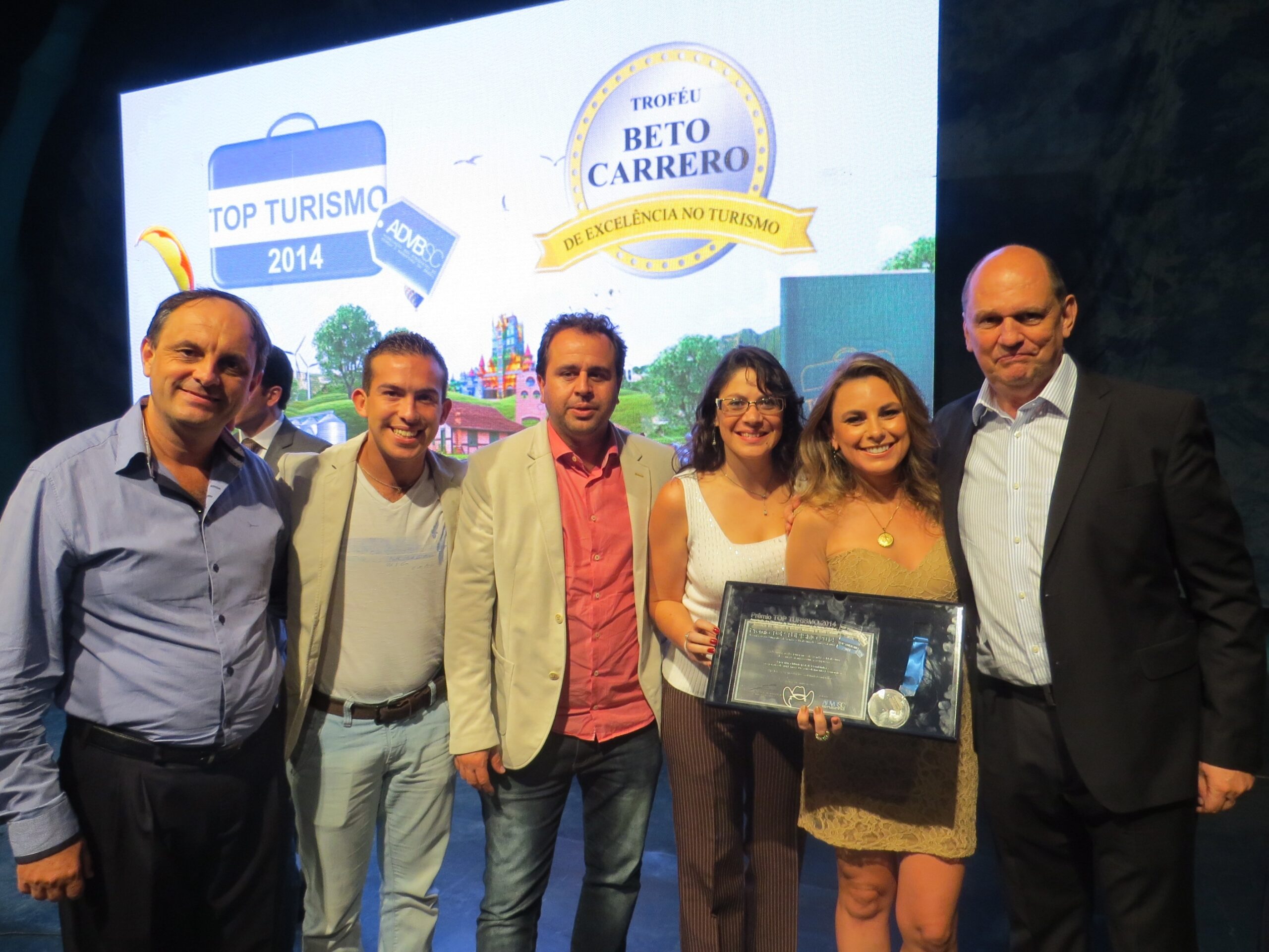 Descobrindo Bombinhas recebe premiação estadual em noite de gala no Beto Carrero World.
