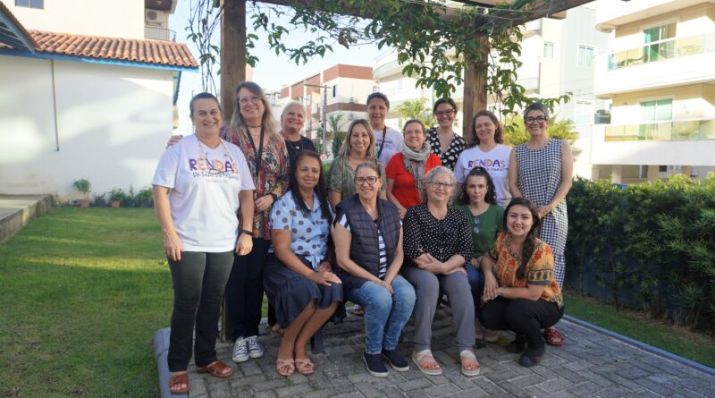 Artesanato com identidade cultural é a base de oficina ministrada pelo Sebrae em Bombinhas, por intermédio da FMC.