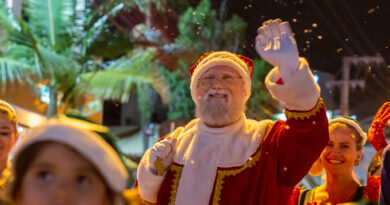 Noite mágica com direito a muita música, marcou a Chegada do Papai Noel em Bombinhas.
