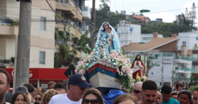 Comunidade dedicou um dia inteiro a Nossa Senhora e realizou sete celebrações em preparação ao festejo quase centenário.