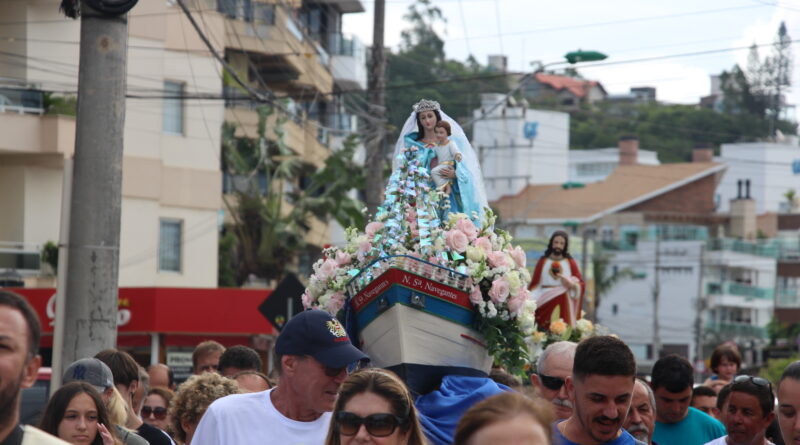 Comunidade dedicou um dia inteiro a Nossa Senhora e realizou sete celebrações em preparação ao festejo quase centenário.