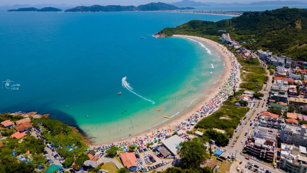 Com 39 praias e selo Bandeira Azul, Bombinhas volta a cobrar taxa para  visitantes entrarem na cidade, Santa Catarina